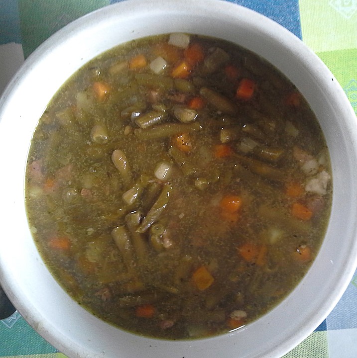 frische grüne bohnensuppe mit rindfleisch