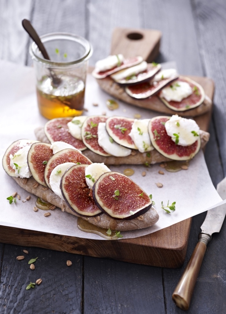 feigenbrot mit frischen feigen