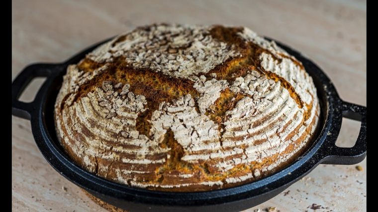 brot klebt im gusseisentopf