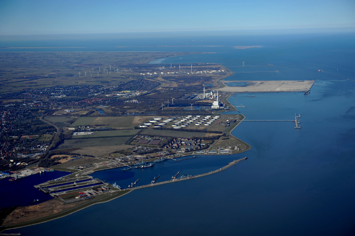 am tiefen fahrwasser wilhelmshaven