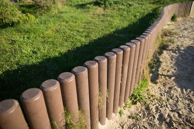 bordure de jardin en rondin de bois