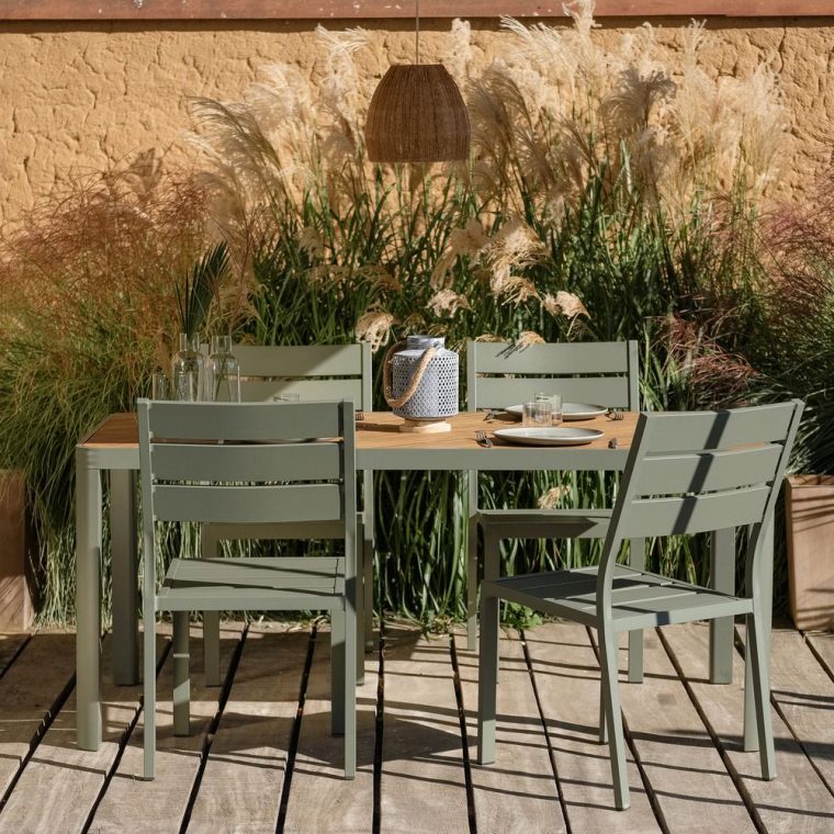 table de jardin verte