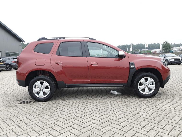 dacia duster kalahari rot