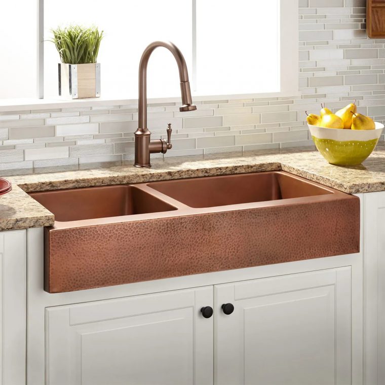 33" Vernon 6040 Double-Bowl Hammered Copper Retrofit avec Hammered Stainless Steel Farmhouse Sink