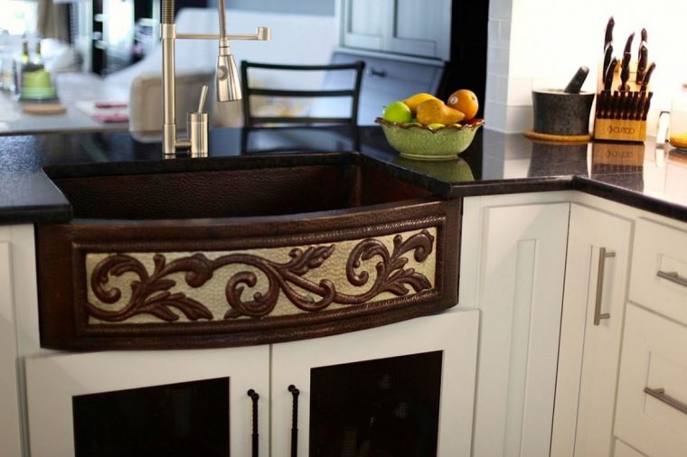 42" Single-Bowl Hammered 100% Copper Farmhouse Sink Curved avec Hammered Farmhouse Sink