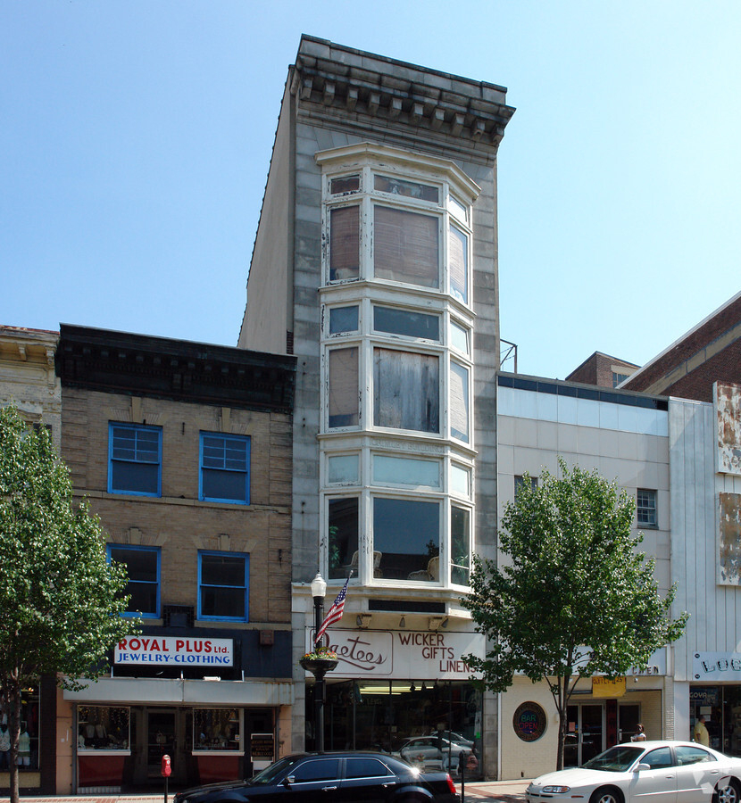 730 Hamilton St, Allentown, Pa, 18101 - Storefront Retail avec Allentown Medical Offices For Sale