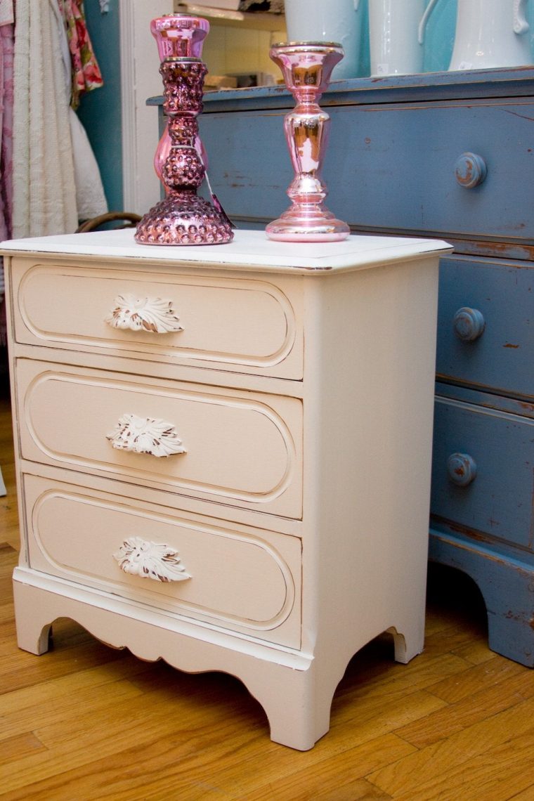 Antique Nightstand Dresser Shabby Chic White Distressed tout Shabby Chic Dressers