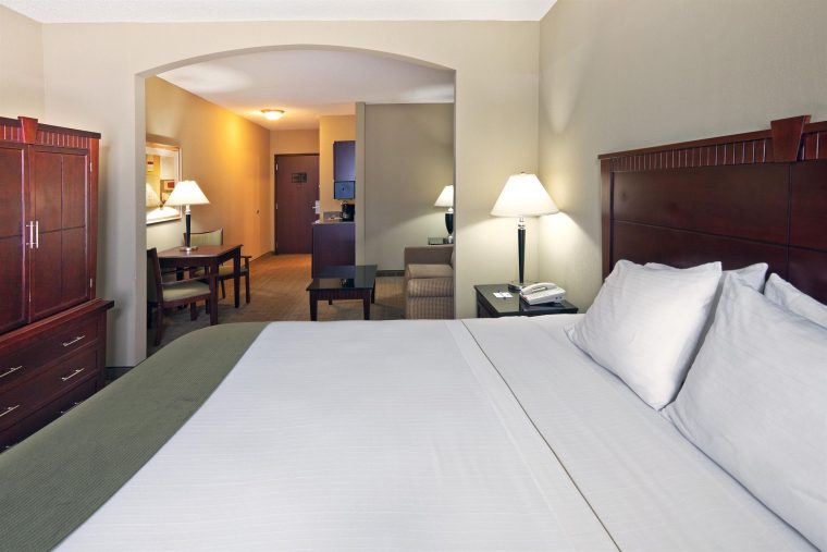 Discount Coupon For Holiday Inn Express & Suites Shawnee pour Hotels In Shawnee Ok