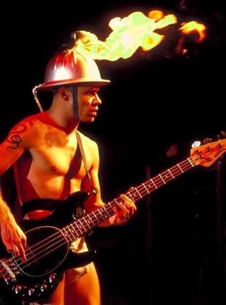 Flea At Lollapalooza (1992). Bass Player For The Red Hot pour Lollapalooza Reddit