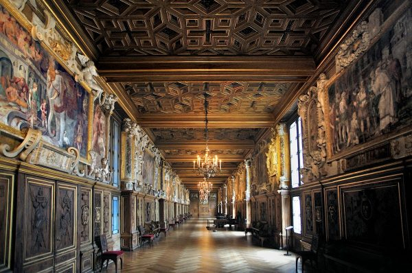 Francis Creates A Royal Library Part 2: Fontainebleau destiné Chateau Royale Painting Class