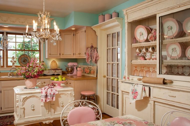 How To Decorate A Shabby Chic Kitchen avec Kitchen Dresser Shabby Chic