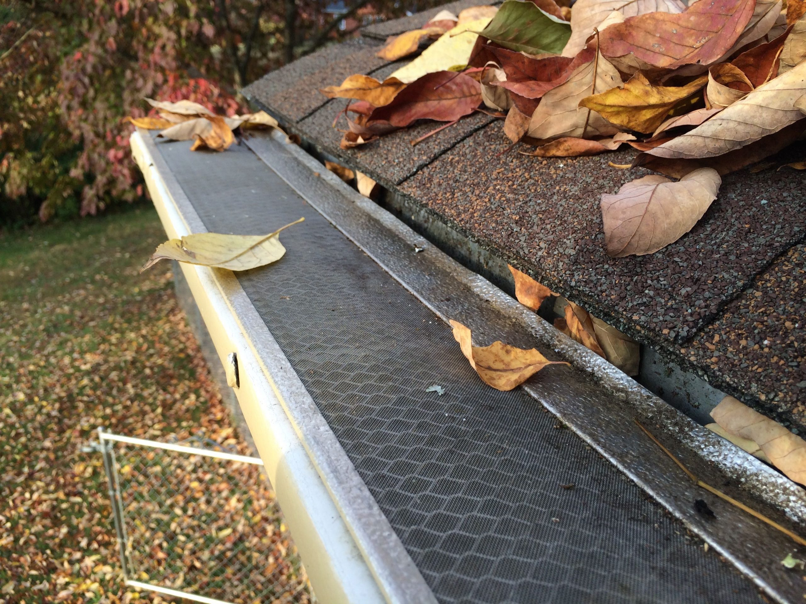 Improperly-Installed-Gutter-Guard-Gives-Good-Gutter-Guards pour Gutter Protection Milford Oh 