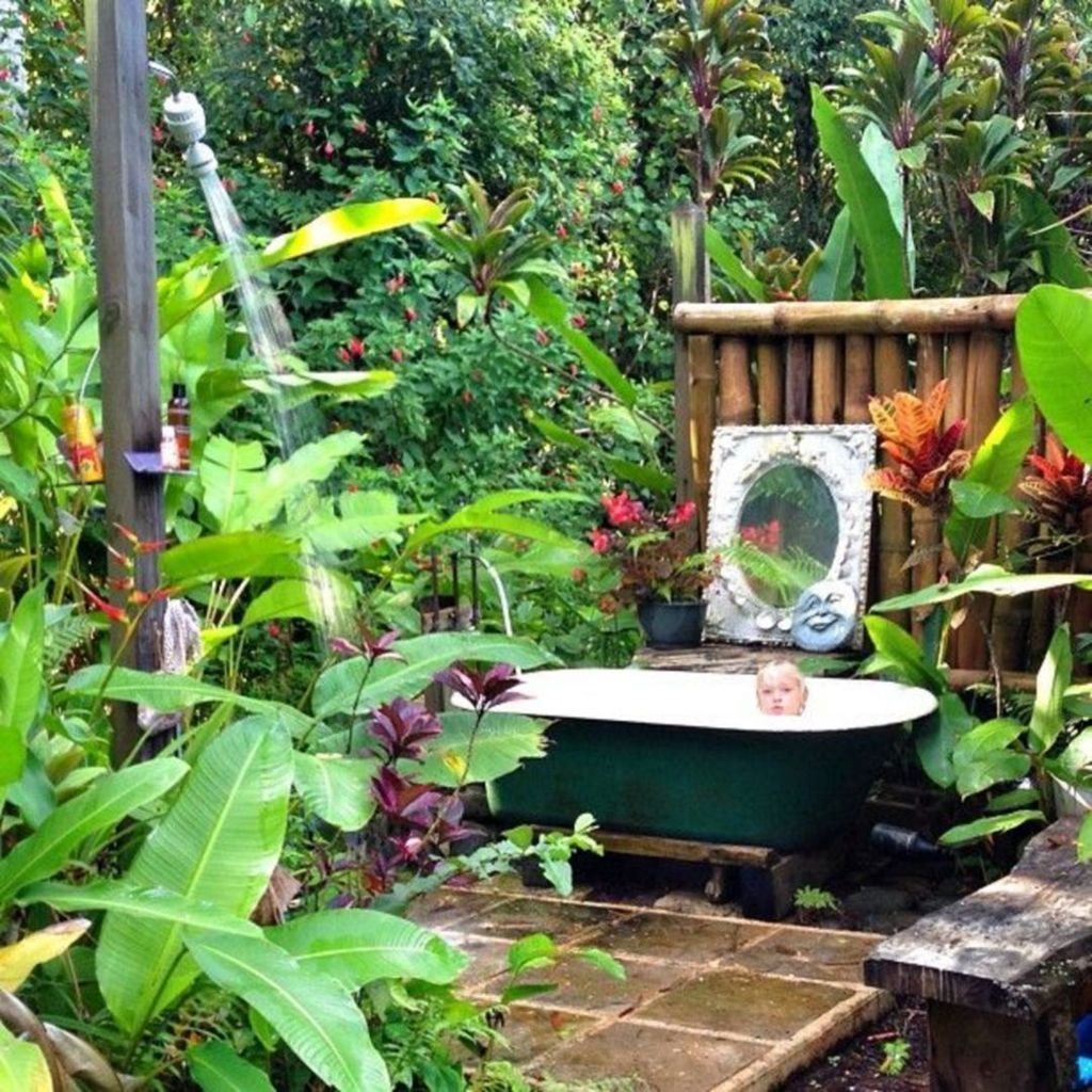 Inspiring Jungle Bathroom Decor Ideas 11  Outdoor Bathtub avec Safari Bathroom Decor
