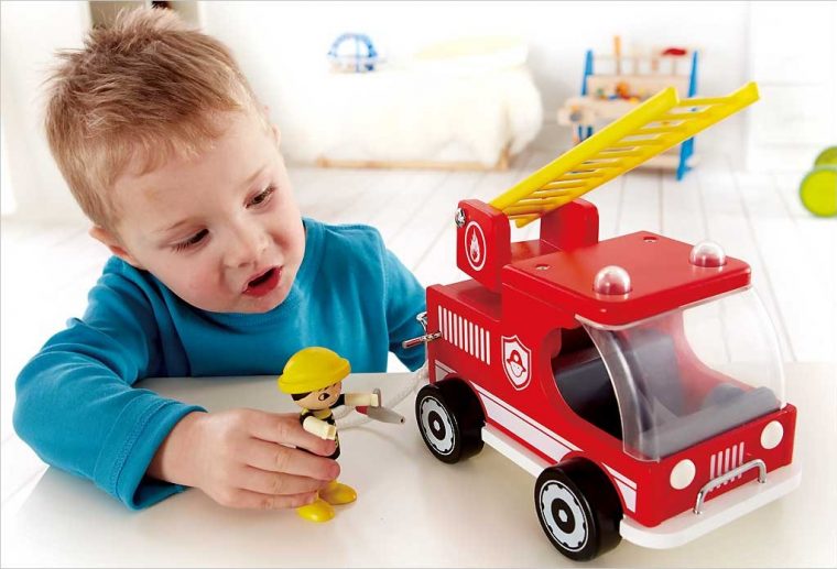 Jouet Camion Pompier Bois Hape Bleu –  Apesanteur concernant Jouets Pompiers 3 Ans