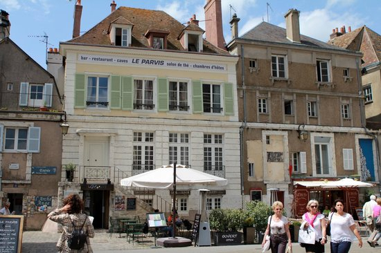 Le Parvis View From The Cathedral Steps Of The Hotel And tout Hotels Near Chartres Cathedral 