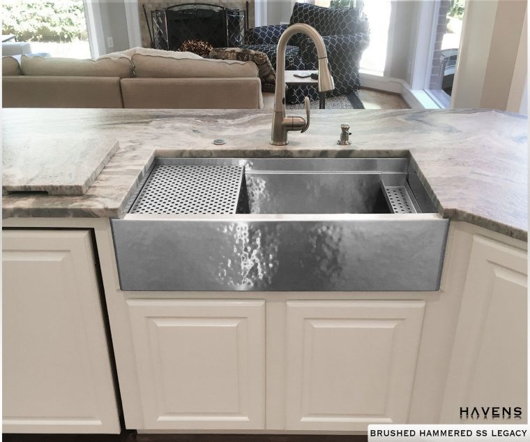 Legacy Farmhouse Sink – Brushed Hammered In 2021 encequiconcerne Hammered Stainless Steel Farmhouse Sink