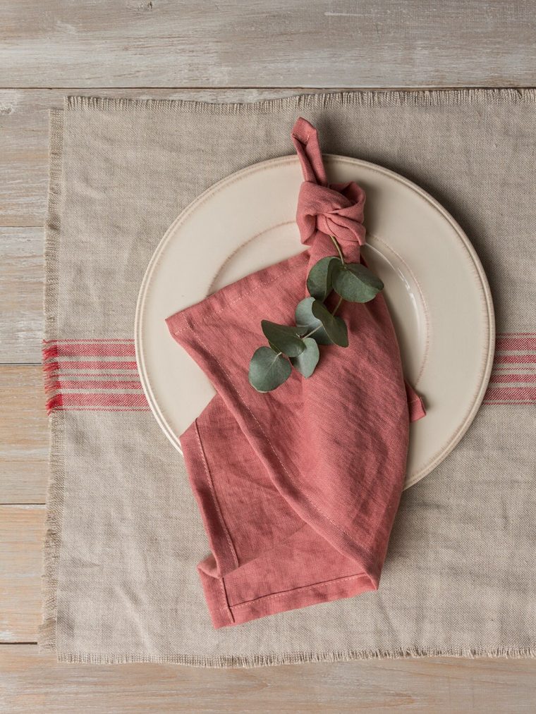 Linen Placemats- Farmhouse Style Washed Linen Placemats encequiconcerne Farmhouse Placemats