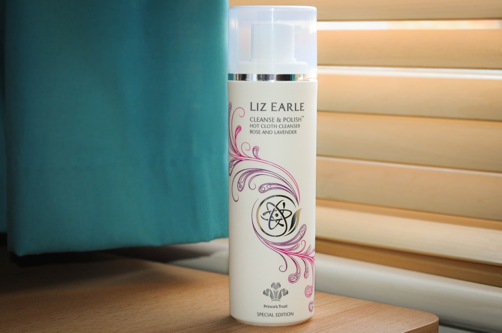 Liz Earle Cleanse &amp;amp; Polish - Rose And Lavender Edition avec Liz Earle Cleanse And Polish 