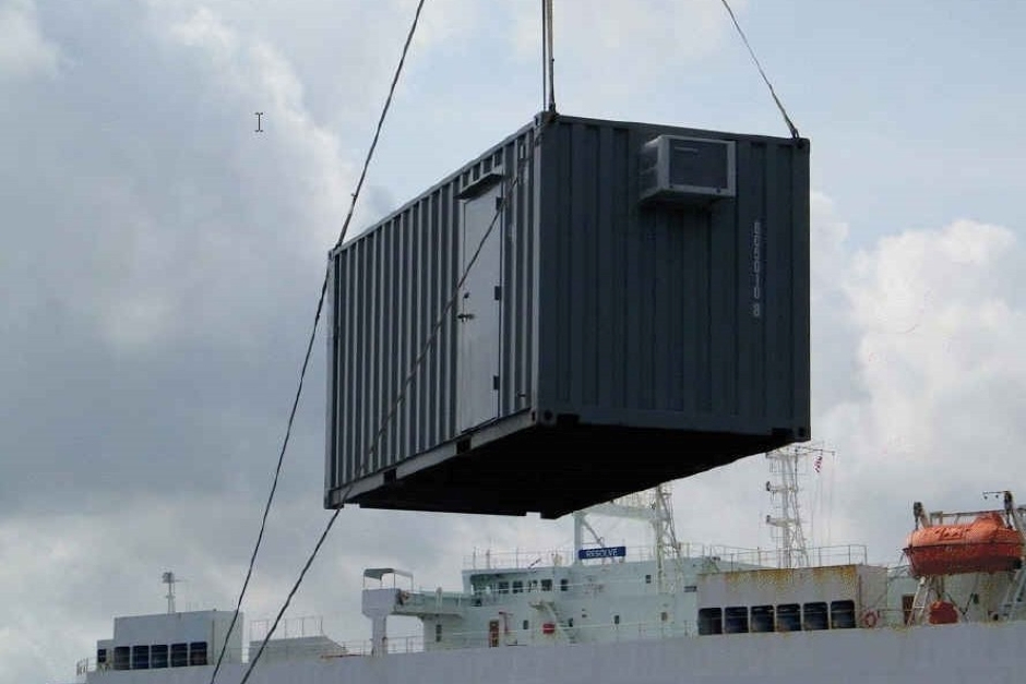 Modified Container Living Quarters Support Security Team encequiconcerne Weapons Port With Hands-Free Dual-Direction Operation 