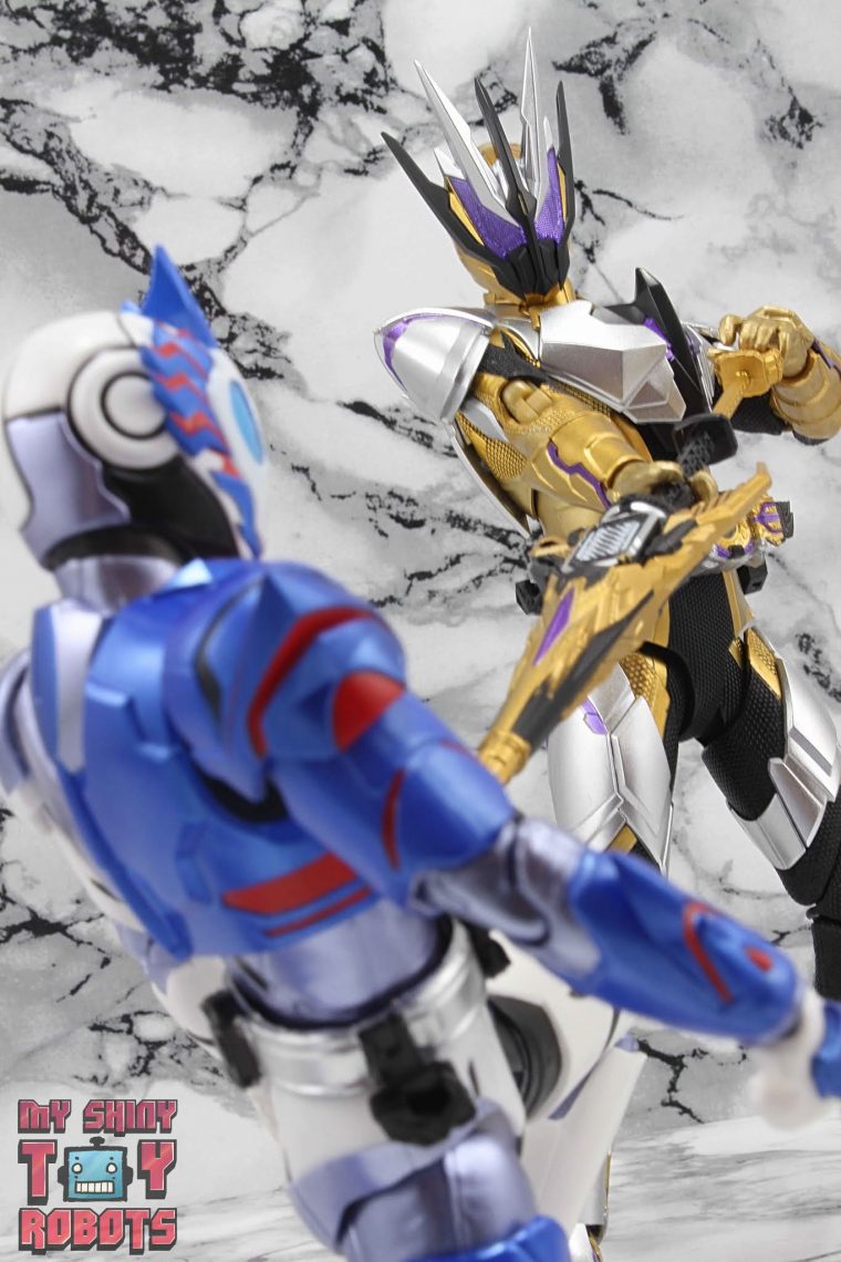 My Shiny Toy Robots: Toybox Review: S.h. Figuarts Kamen intérieur Kamen Rider Thouser