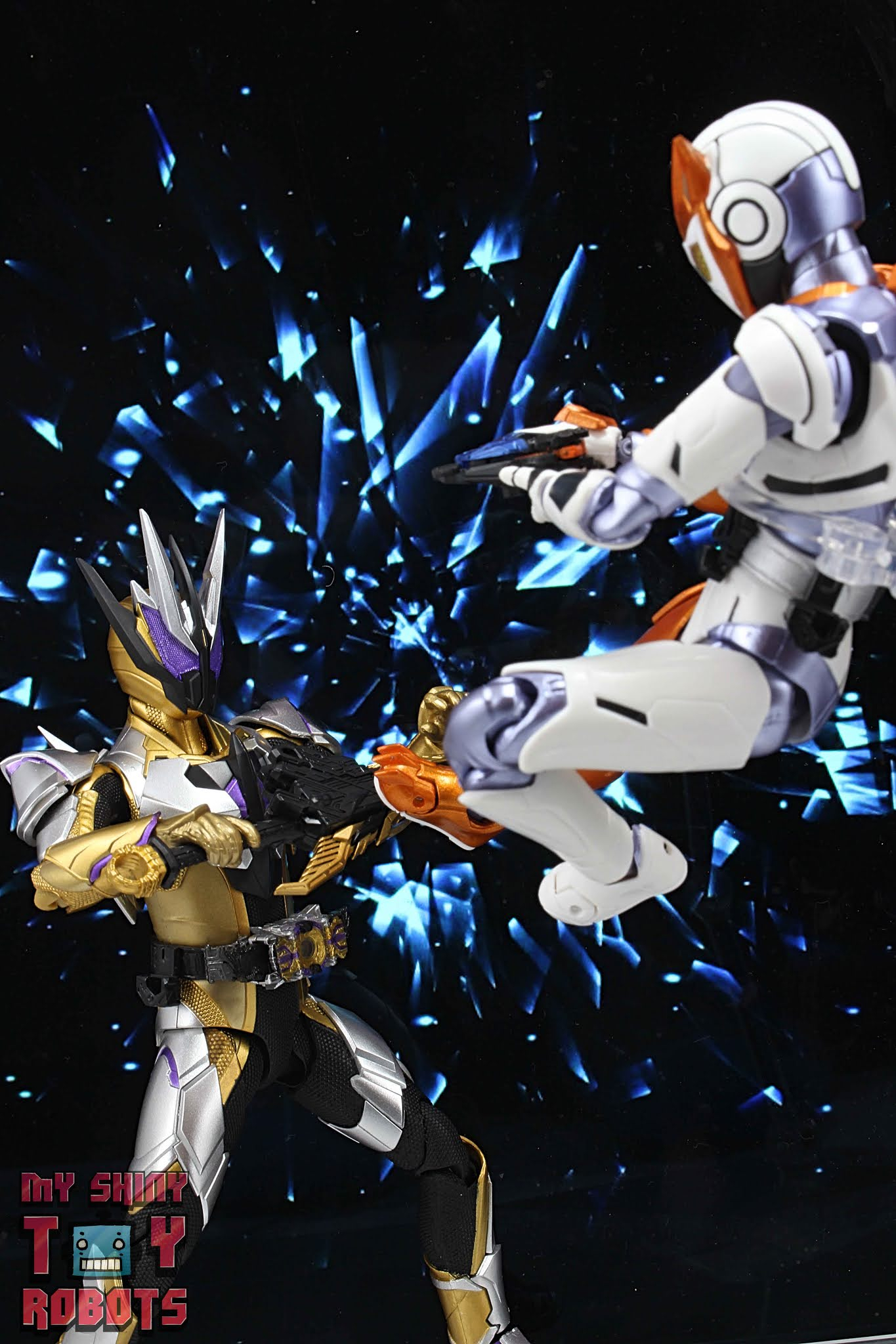 My Shiny Toy Robots: Toybox Review: S.h. Figuarts Kamen pour Kamen Rider Thouser