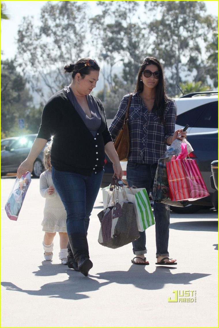 Olivia Munn Is Pretty In Plaid: Photo 2430410  Olivia destiné Aa Meetings In Westfield