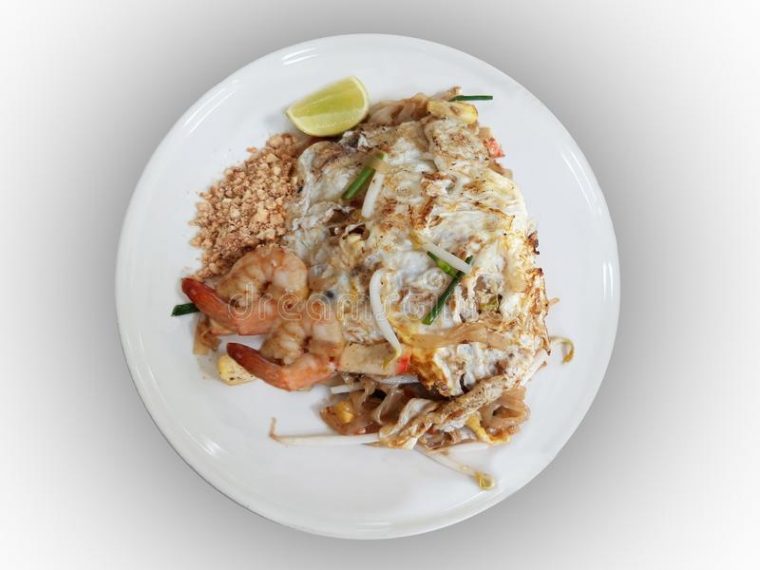 Padthai With Egg And Shrim ,Popular Thai Food,On Iolated à Clipping Path Thailand