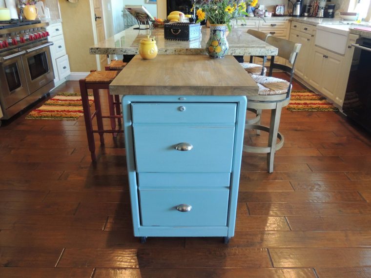 Petit Repurposed Vintage Kitchen Island Babe concernant Vintage Kitchen Islands