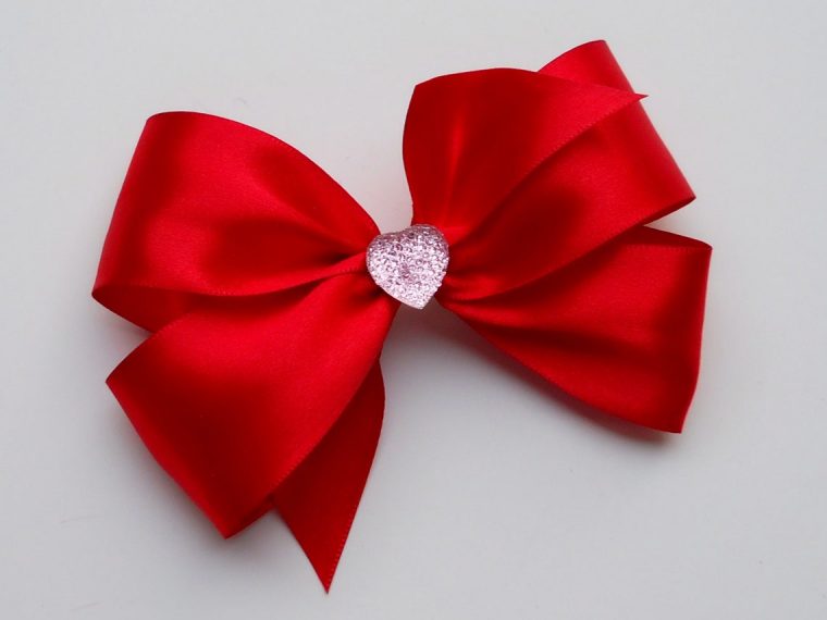 Red Heart Hair Bow Girls Hair Bow Toddler Hair Bow Satin intérieur Prima Ribbon And Fibers