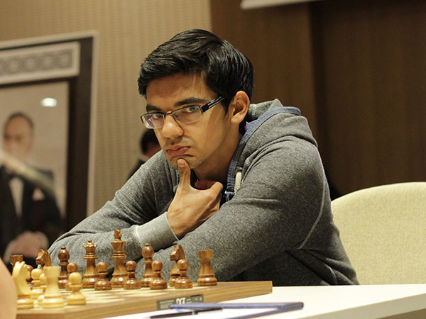 Review: Powerplay 25 - 1.D4 Sidelines Decoded  Chessbase destiné Anish Giri 