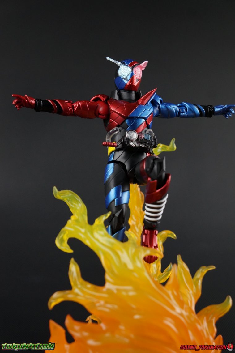 S.h. Figuarts Kamen Rider Build Rabbit Tank Form Gallery avec Kamen Rider Build