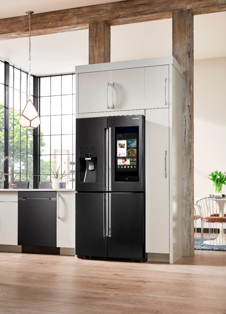 Samsung – Family Hub 28 Cu. Ft. 4-Door Flex French Door à Samsung 4 Door Fridge