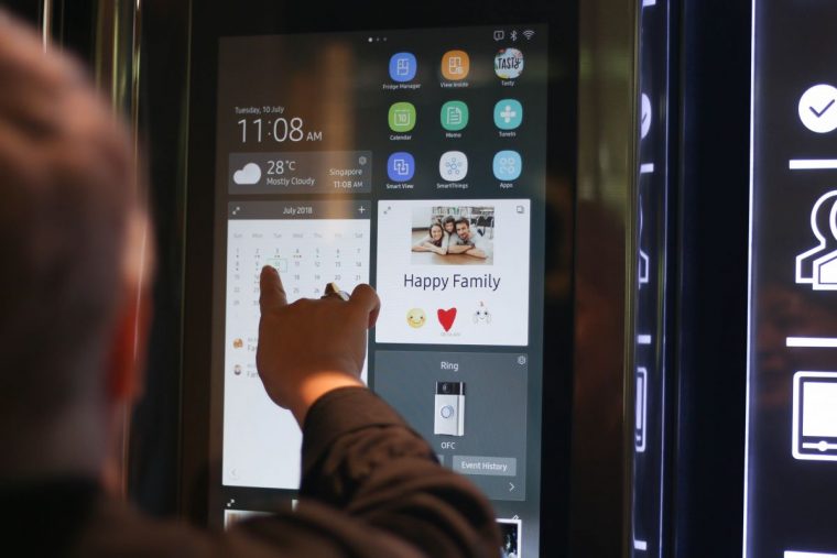 Samsung'S First Iot-Enabled Family Hub Refrigerator Debuts destiné Samsung Family Hub