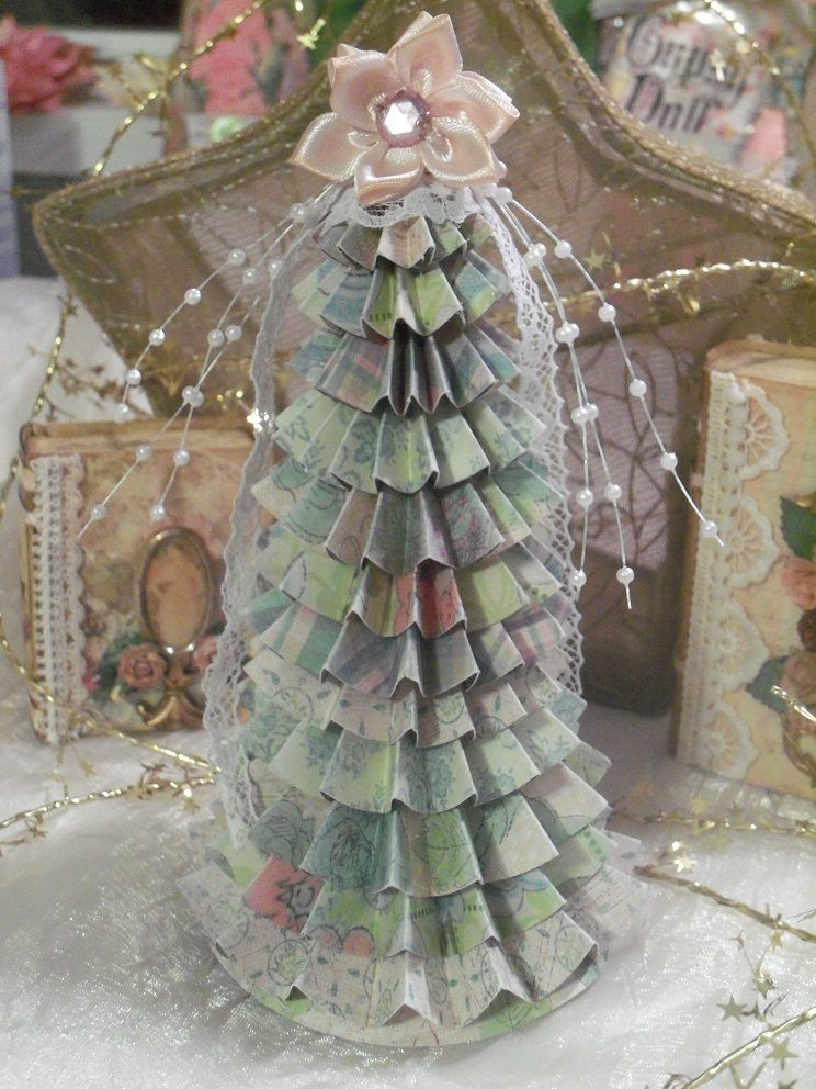 Shabby Chic Paper Christmas Tree Made By Patti Carrow à Shabby Tree 