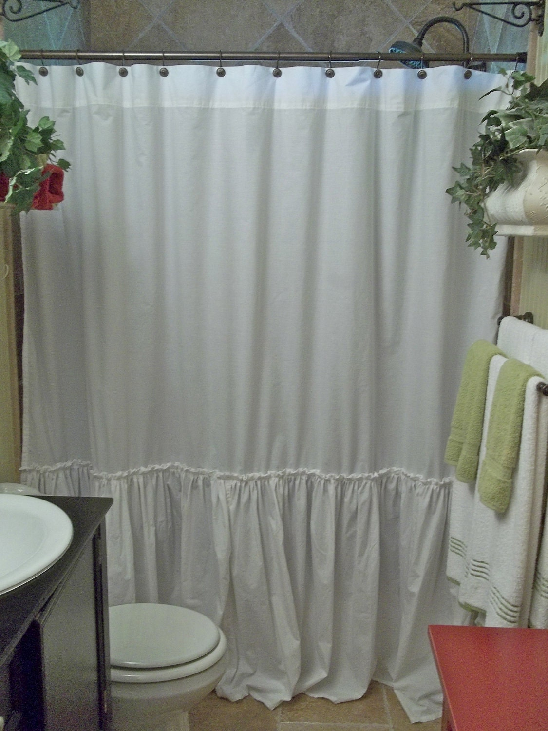 Shabby Chic Ruffled White Shower Curtain serapportantà Shabby Chic Curtains 
