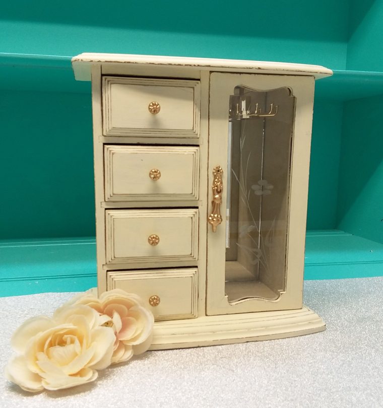 Shabby Chic Vintage Wooden Jewelry Box Painted Ivory Cream intérieur Jewellery Box Shabby Chic