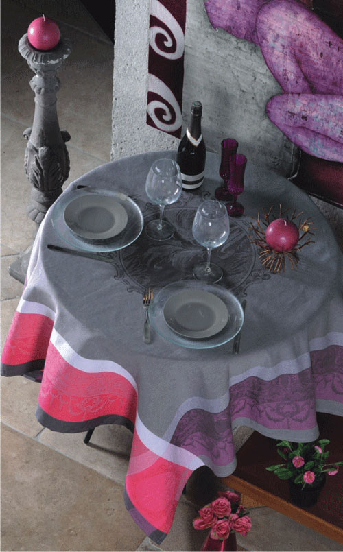 Shop &amp;quot;Baroco&amp;quot; Collection French Jacquard Tablecloth &amp;amp; Napkins intérieur French Jacquard Tablecloths 