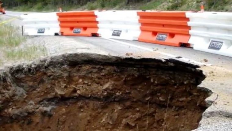 Sinkhole Closes Part Of Glendale-Milford Road  Wkrc pour Extended Stay Colerain