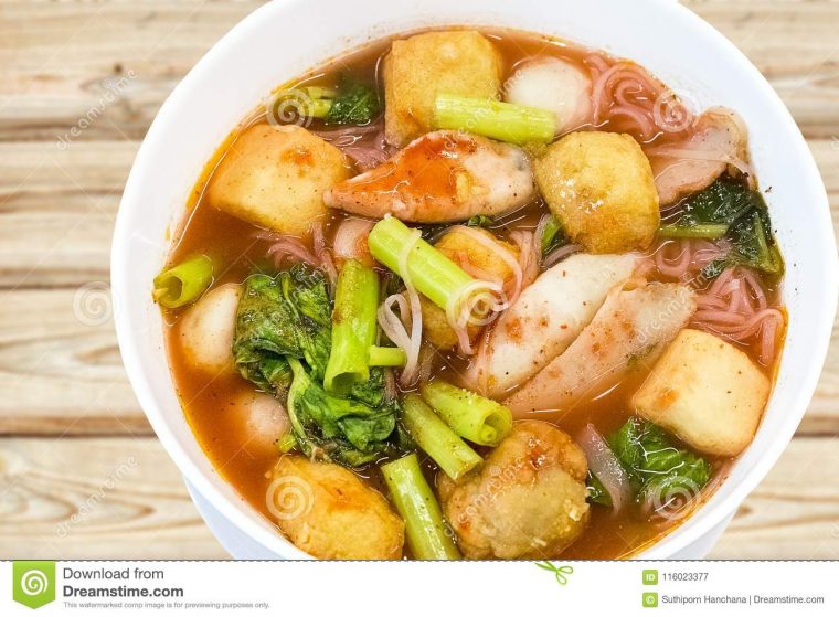 Thai Food.pink Seafood Flat Noodles.clipping Path Stock encequiconcerne Clipping Path Thailand