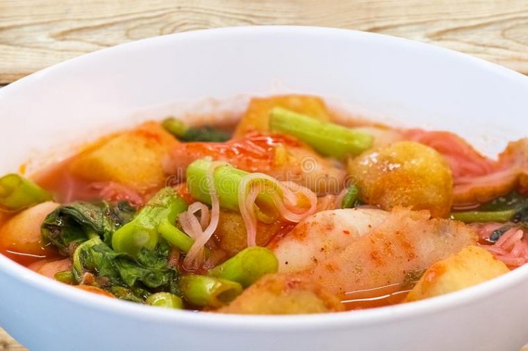 Thai Food.pink Seafood Flat Noodles.clipping Path Stock serapportantà Clipping Path Thailand