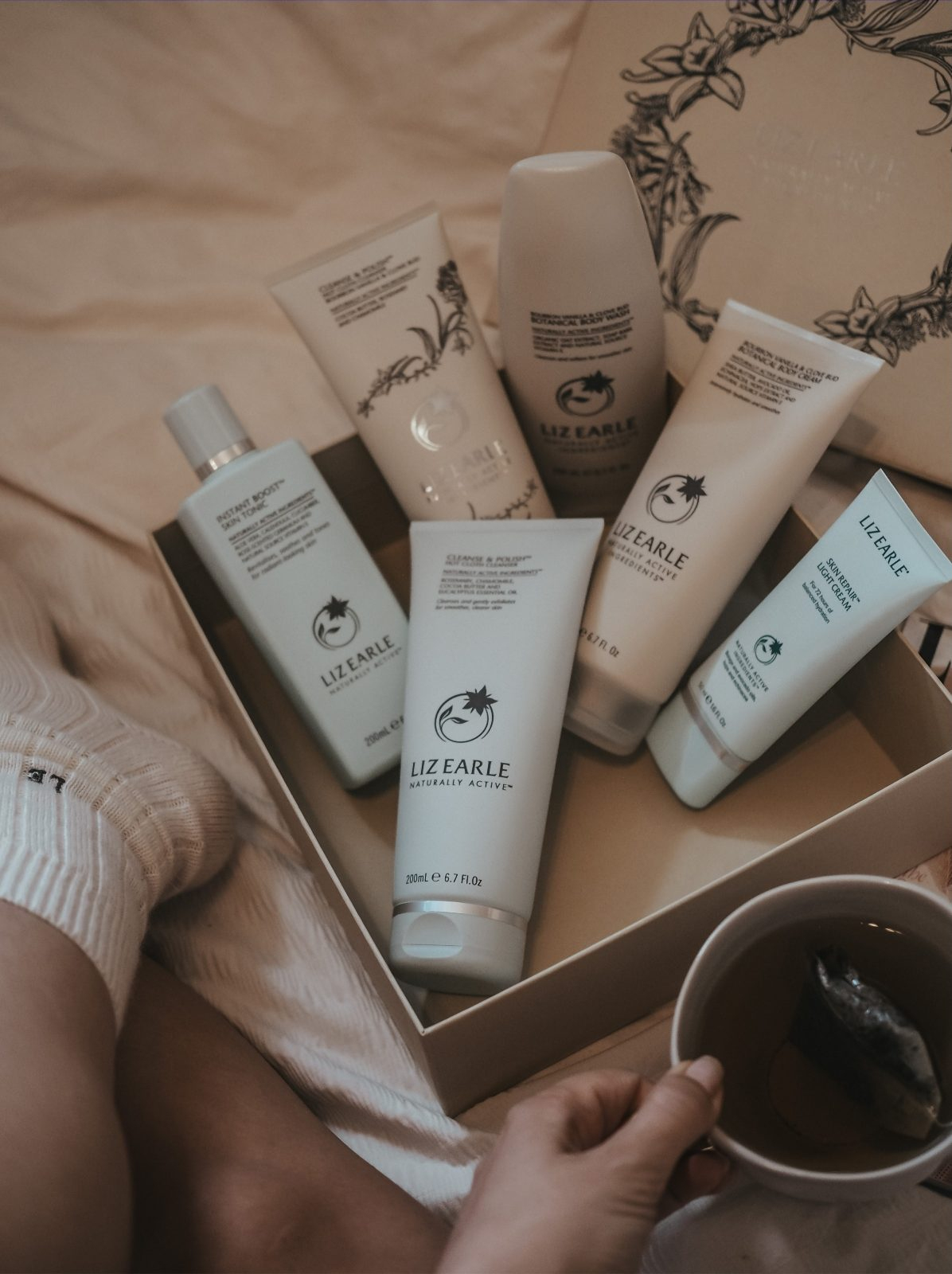 The Liz Earle Christmas Gift Collection Has Landed!  Stories tout Liz Earle Gift Sets