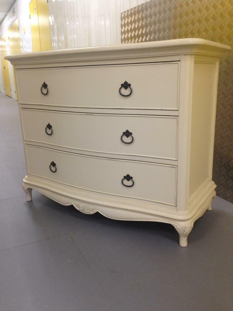 Willis &amp;amp; Gambier French Shabby Chic Style Chest Of Drawers tout Shabby Chic Dressers 