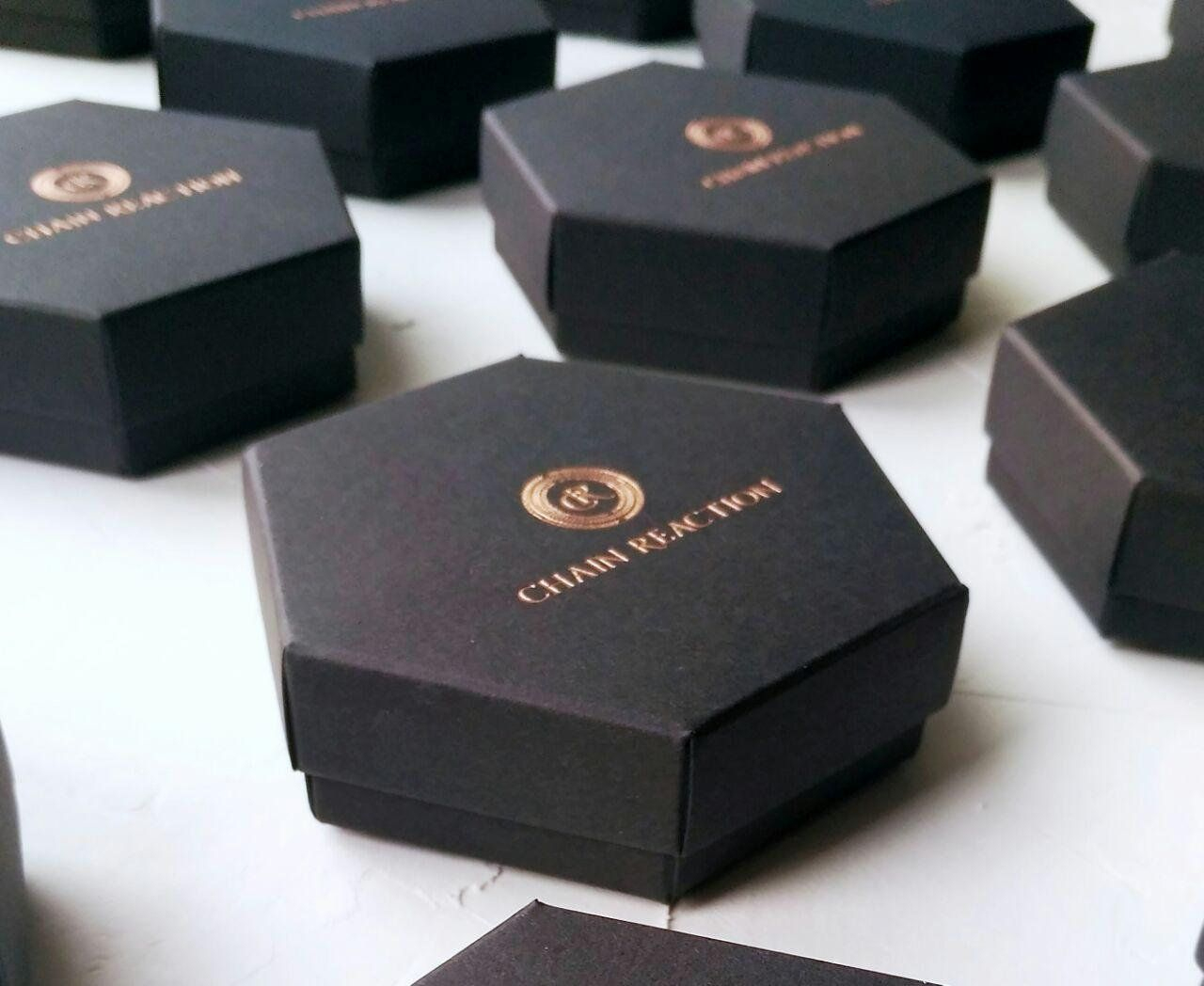 100Pcs Boîte D'Emballage De Bijoux 'Boîte Noire D'Hexagone concernant Emballage Cadeau Hexagonal