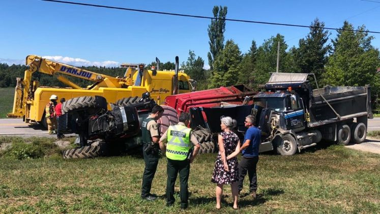 Accident Impliquant Un Tracteur De Ferme Et Un Camion avec Tracteur De La Ferme Dans Sam Le Pompier 