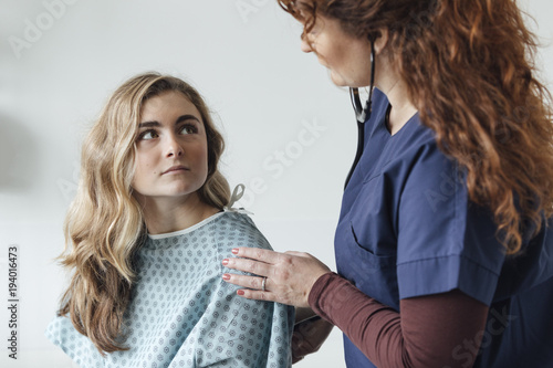&amp;quot;Doctor Examining Patient With Stethoscope&amp;quot; Stock Photo intérieur Stethoscopeexamnurse 