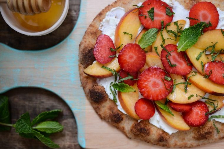 Pizza Aux Fraises, Pêches Et Chèvre Sur Le Grill avec J&#039;Aime Les Fruits Pour Colourer