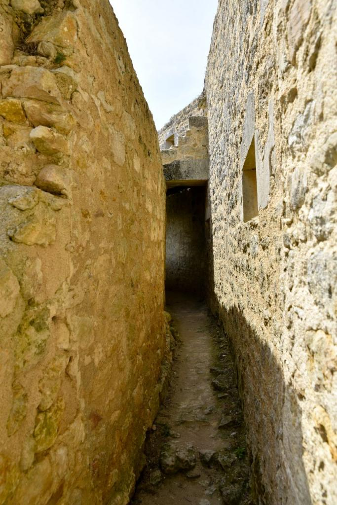 Saint Jean-D&amp;#039;Angle, Le Château-Fort Vu De L&amp;#039;Intérieur serapportantà Intã©Rieur Chã¢Teau Fort 