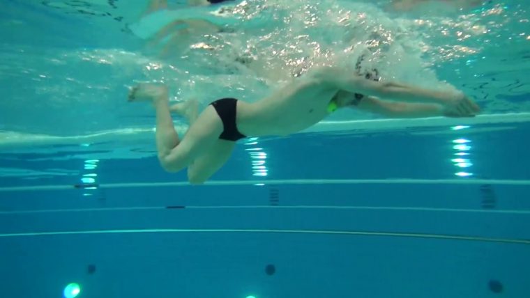 Swimming Drill : Breastroke With A Tennis Ball – avec French Swimming Licences