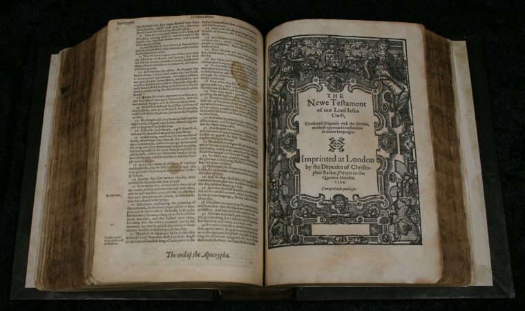 1594 Geneva "Breeches" Bible concernant Bible Bible Bible