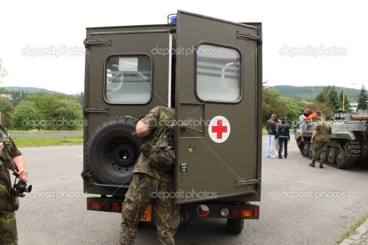 Ambulance Militaire — Photographie Mariankadlec311 © #7265226 avec Ambulance Militaire